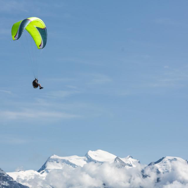 Parapente proche de La Tzoumaz